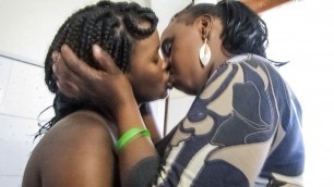 Ebony Lesbian Babes Cumming In Shower