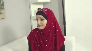 close-up of stepmom with horny photographer – sexy Muslim woman