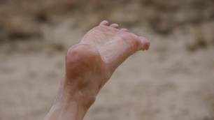 Feet 071 - Oiled Sole Up In The Air