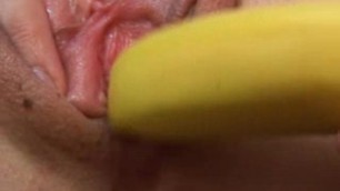 18yo Lisa Masturbates With a Banana in Closeup!