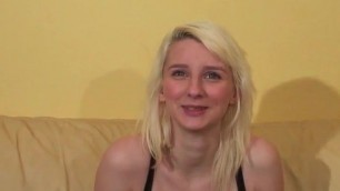 Jeune petite francaise defoncee pour son casting porno